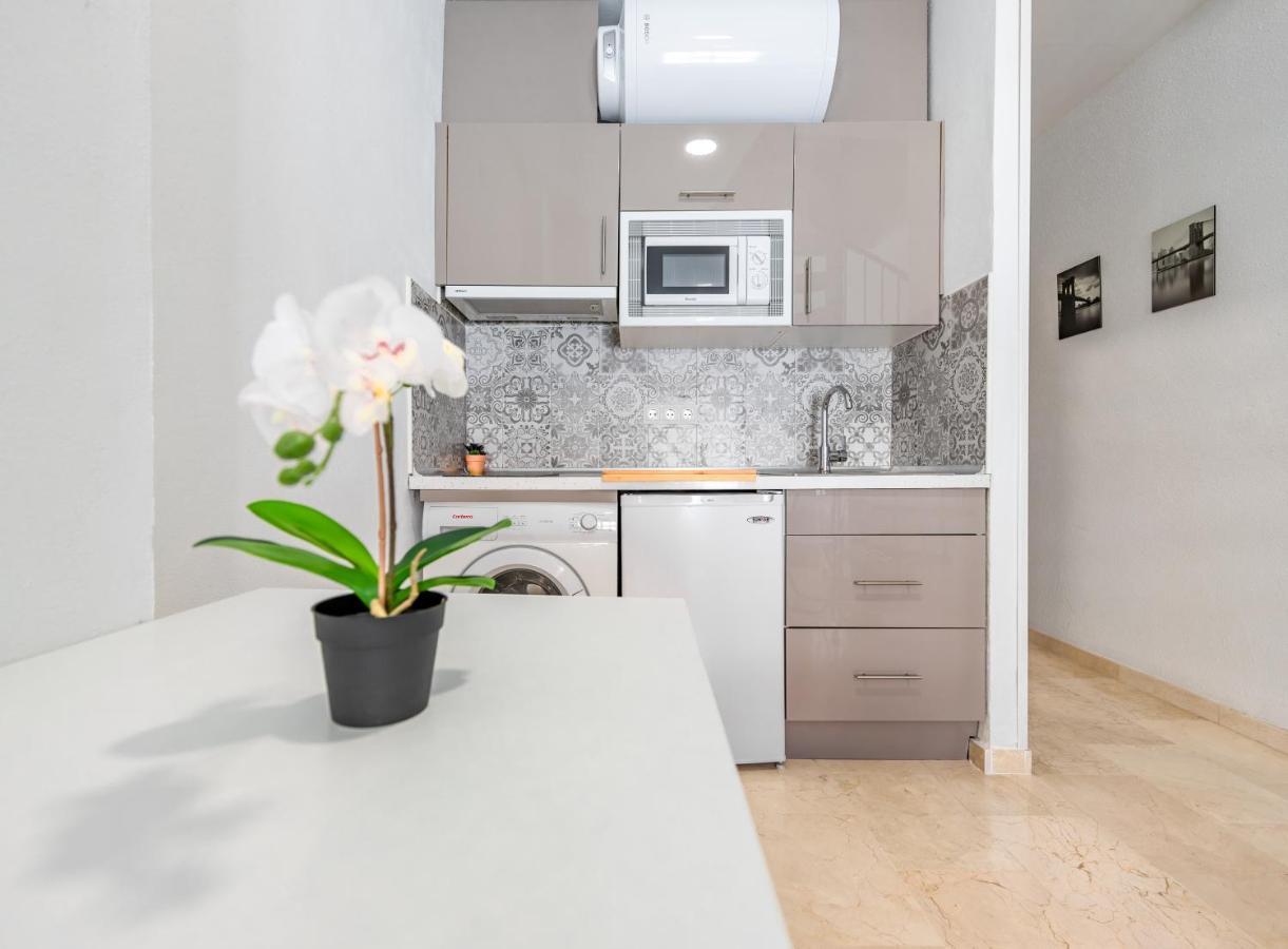 Ferienwohnung Private Rooftop & Elegant Studio - Center By Rems Málaga Exterior foto