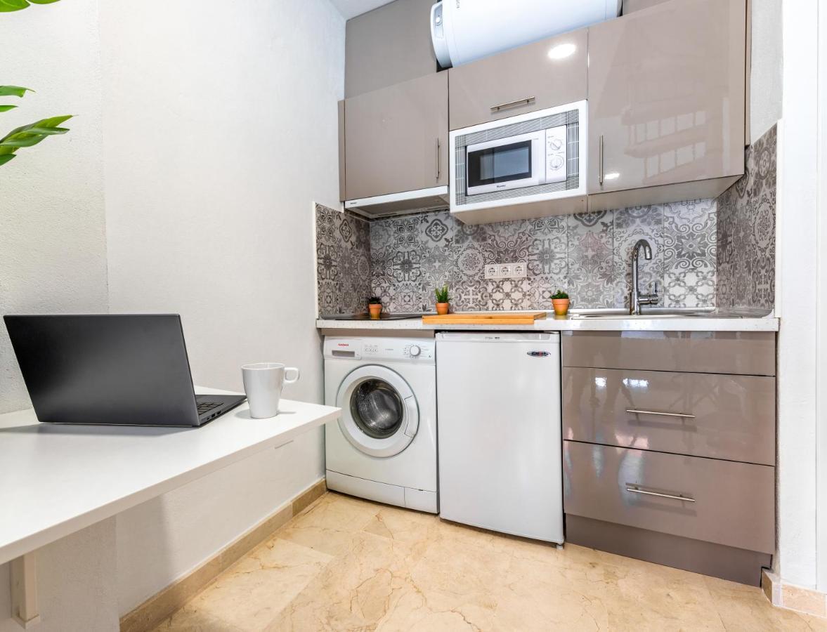 Ferienwohnung Private Rooftop & Elegant Studio - Center By Rems Málaga Exterior foto